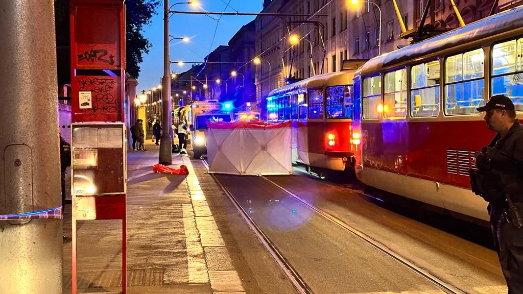Chodce v Praze zabila tramvaj
